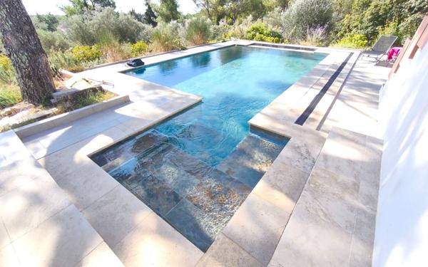 Maison à vendre    4 pièces • 129 m2 Nîmes