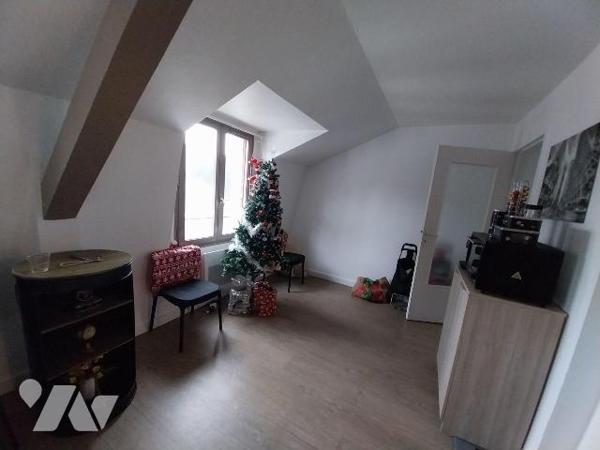 VITRE. Centre ville. Charmant appartement de type 2 de 43,26 m2 Hab. situé au 3ème étage (sans ...