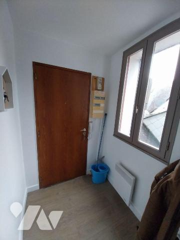 VITRE. Centre ville. Charmant appartement de type 2 de 43,26 m2 Hab. situé au 3ème étage (sans ...