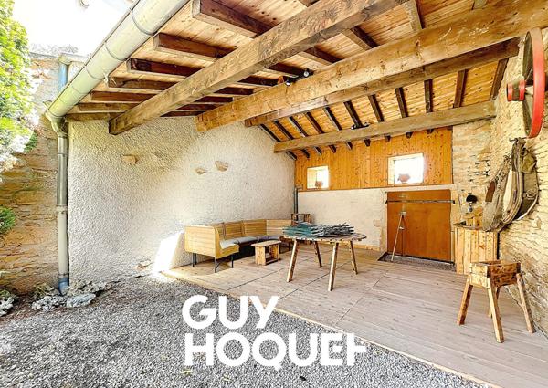 Maison en Pierre 2 Chs + Bureau et terrasse avec terrain de 607 m² environ - 71850 CHARNAY LES MACON