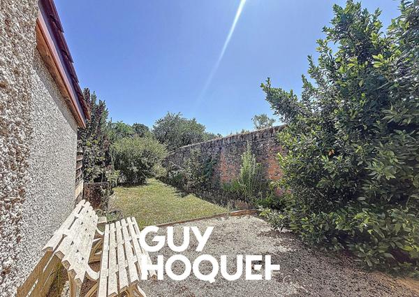 Maison en Pierre 2 Chs + Bureau et terrasse avec terrain de 607 m² environ - 71850 CHARNAY LES MACON