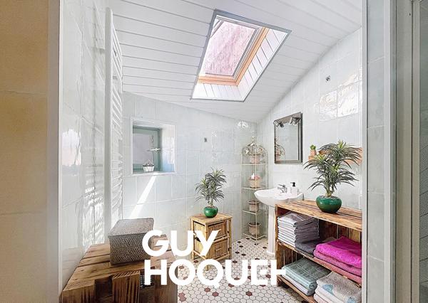 Maison en Pierre 2 Chs + Bureau et terrasse avec terrain de 607 m² environ - 71850 CHARNAY LES MACON