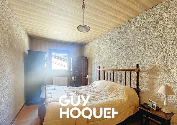 Maison en Pierre 2 Chs + Bureau et terrasse avec terrain de 607 m² environ - 71850 CHARNAY LES MACON