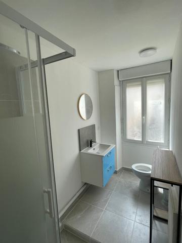 RUE SAINT-LAZARE - T3 MEUBLÉ - DISPONIBLE MAINTENANT - TOUTES CHARGES COMPRISES