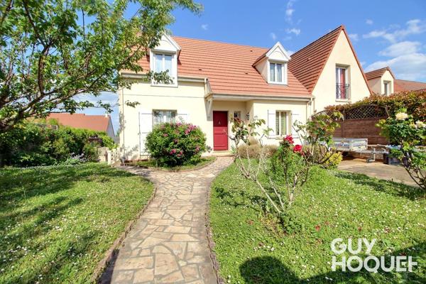 Maison 6 pièces de 110 m² avec studio indépendant à Grigny Village