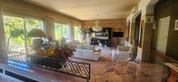 MAISON OLLIOULES - FAVEYROLLES- 295 m ²