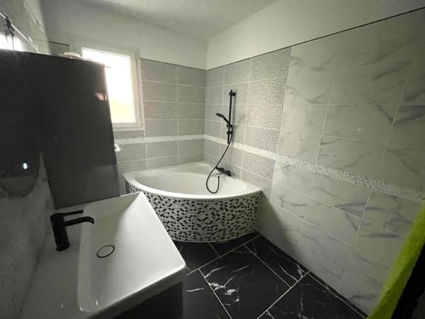 SAINT CYR EN TALMONDAIS (85) A 15 MIN DES PLAGES VILLA PLAIN PIED GRAND CONFORT 3 CHAMBRES HANGAR JARDIN