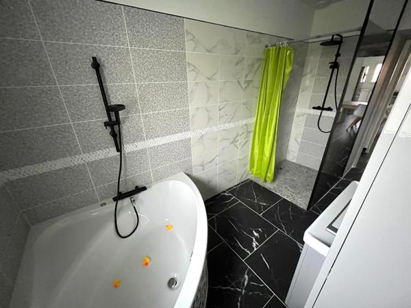 SAINT CYR EN TALMONDAIS (85) A 15 MIN DES PLAGES VILLA PLAIN PIED GRAND CONFORT 3 CHAMBRES HANGAR JARDIN