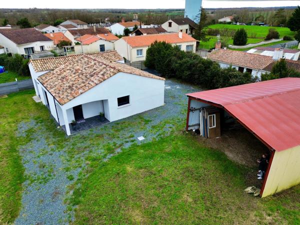 SAINT CYR EN TALMONDAIS (85) A 15 MIN DES PLAGES VILLA PLAIN PIED GRAND CONFORT 3 CHAMBRES HANGAR JARDIN