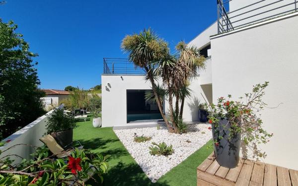 Maison à vendre    4 pièces • 239,50 m2 Marseille 13