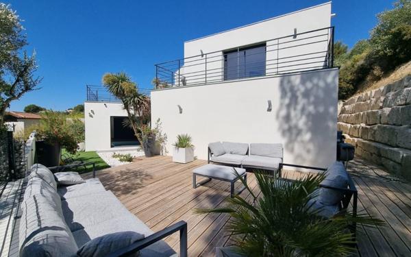 Maison à vendre    4 pièces • 239,50 m2 Marseille 13