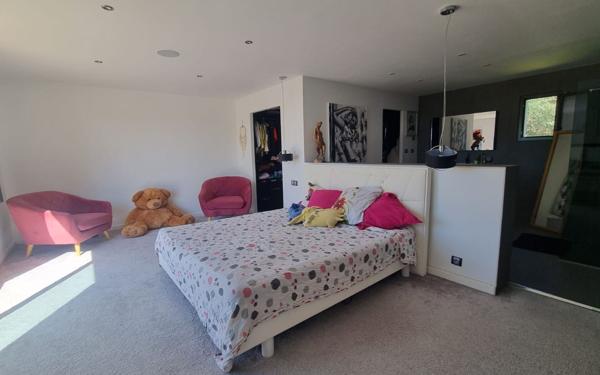 Maison à vendre    4 pièces • 239,50 m2 Marseille 13