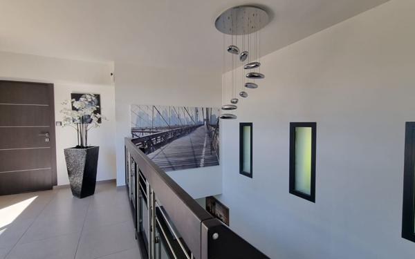 Maison à vendre    4 pièces • 239,50 m2 Marseille 13