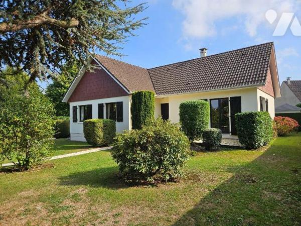 A VENDRE - LE MESNIL ESNARD

Maison de plain pied de 1981 composée d'une entrée, séjour - sal...