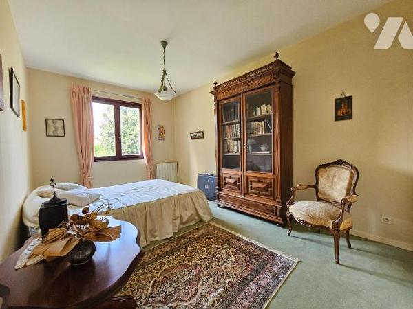 A VENDRE - LE MESNIL ESNARD

Maison de plain pied de 1981 composée d'une entrée, séjour - sal...