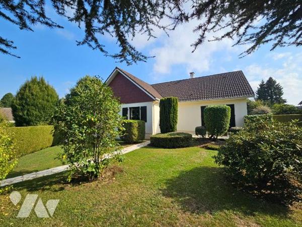 A VENDRE - LE MESNIL ESNARD

Maison de plain pied de 1981 composée d'une entrée, séjour - sal...
