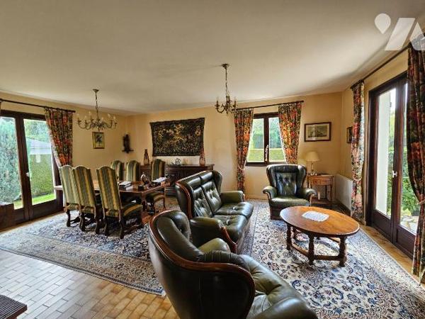 A VENDRE - LE MESNIL ESNARD

Maison de plain pied de 1981 composée d'une entrée, séjour - sal...