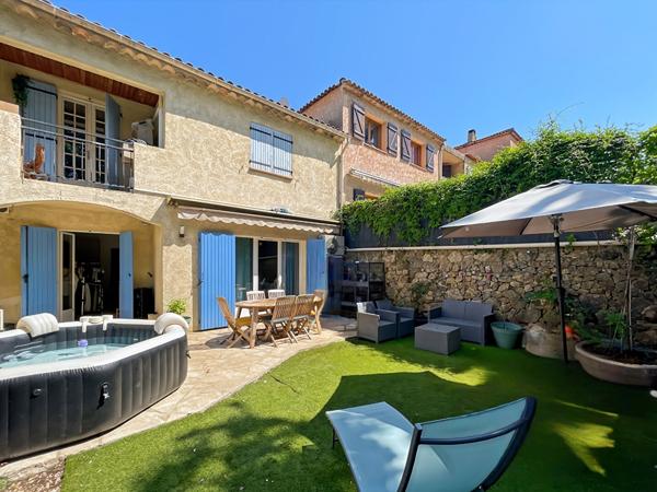MAISON JUMELÉE DE TYPE 4/5 PIÈCES DANS DOMAINE SÉCURISÉ