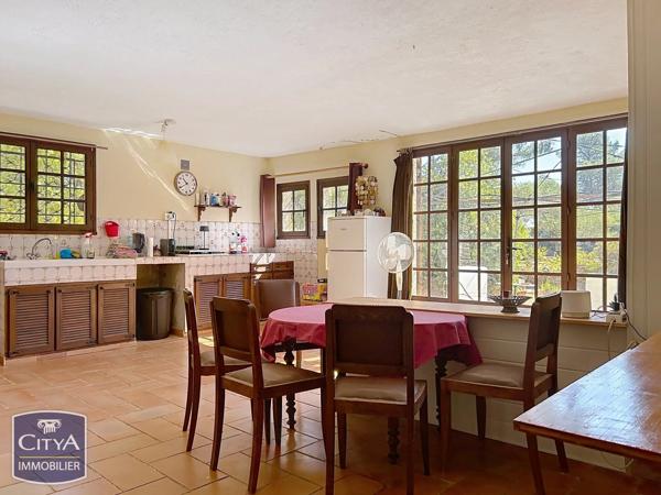 Maison à vendre 5 pièces 110m² Saint-Raphaël (83700)