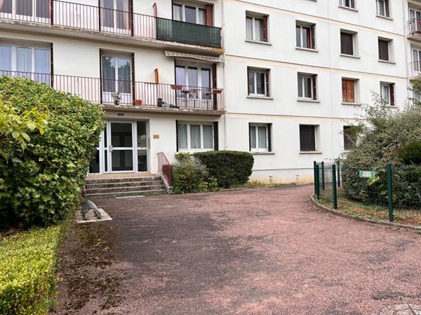 T4 DANS RESIDENCE SECURISEE , PARKING NUMEROTE, CAVE ET GRENIER