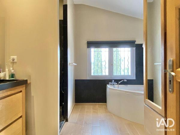 Maison à vendre 6 pièces 180 m² Aix-en-Provence