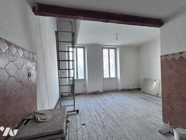 Maison A RENOVER : 1 studio + 1 T2 + 1 T3