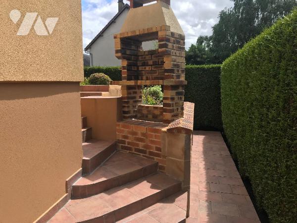 Grand pavillon en parfait état