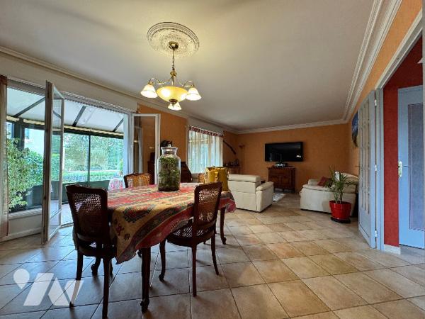 Grand pavillon en parfait état