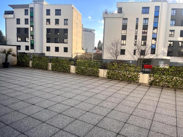 Appartement T6 de standing avec grande terrasse