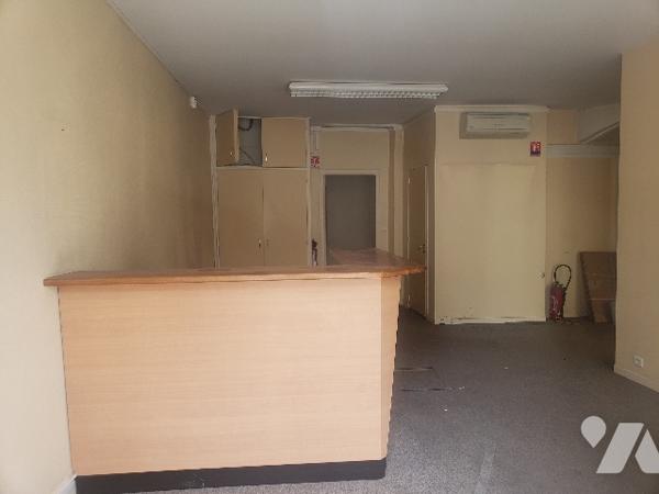 Ensemble Immobilier commercial + habitation au centre ville JOIGNY