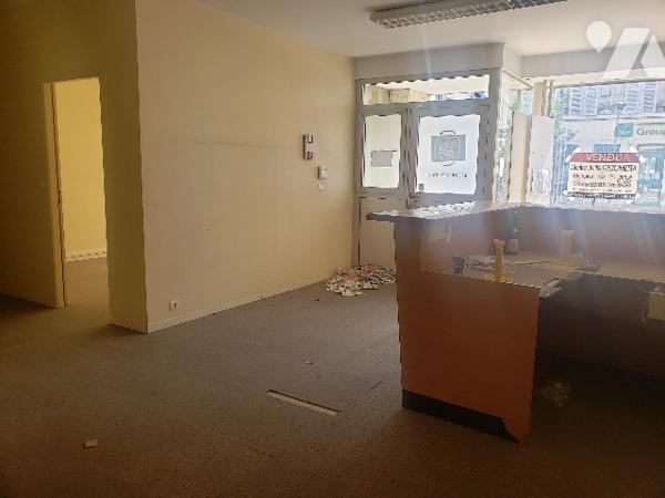 Ensemble Immobilier commercial + habitation au centre ville JOIGNY