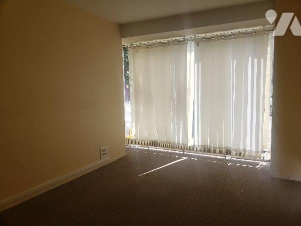 Ensemble Immobilier commercial + habitation au centre ville JOIGNY