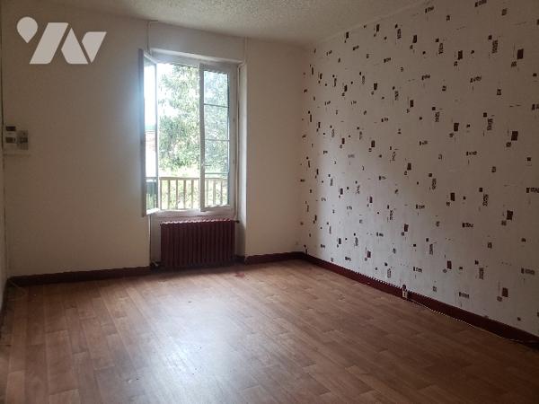 Ensemble Immobilier commercial + habitation au centre ville JOIGNY