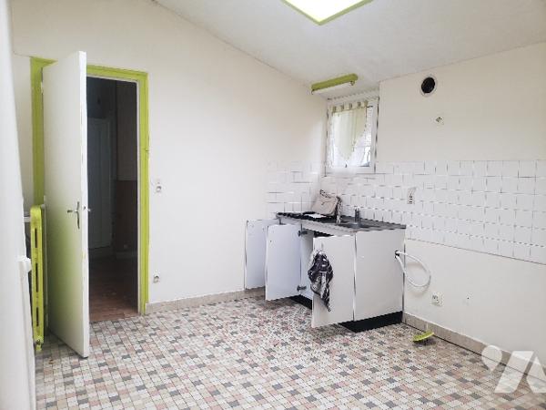 Ensemble Immobilier commercial + habitation au centre ville JOIGNY