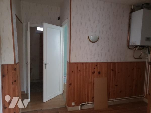 Ensemble Immobilier commercial + habitation au centre ville JOIGNY