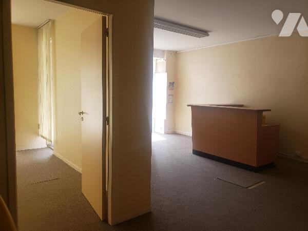 Ensemble Immobilier commercial + habitation au centre ville JOIGNY