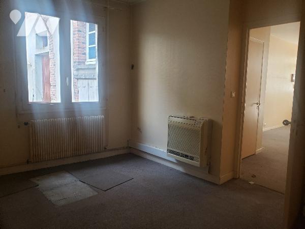 Ensemble Immobilier commercial + habitation au centre ville JOIGNY