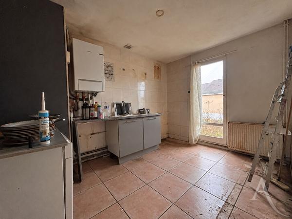 Bourges Asnières - Maison mitoyenne de plain-pied - A rénover