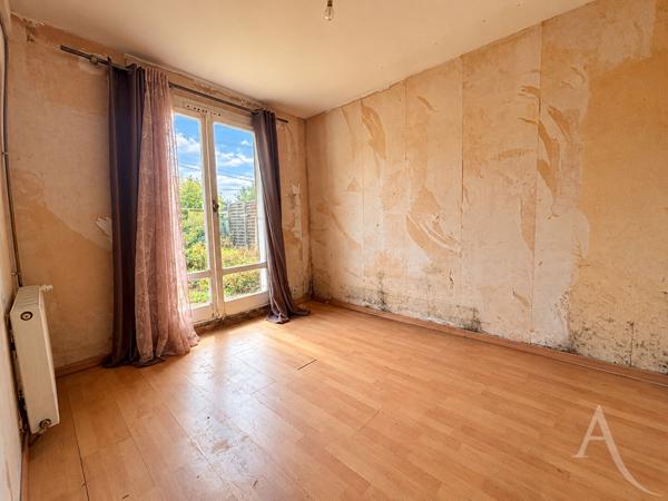Bourges Asnières - Maison mitoyenne de plain-pied - A rénover
