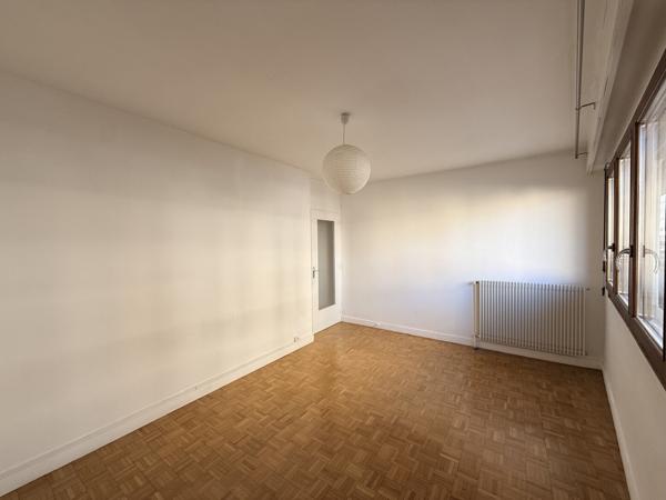 Appartement quartier proche Coubertin - Salins avec balcons