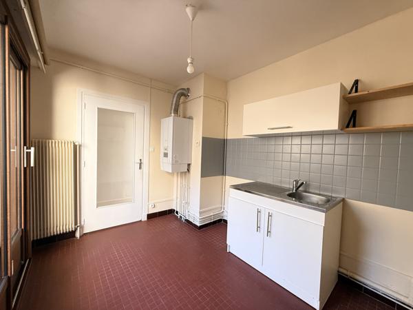 Appartement quartier proche Coubertin - Salins avec balcons