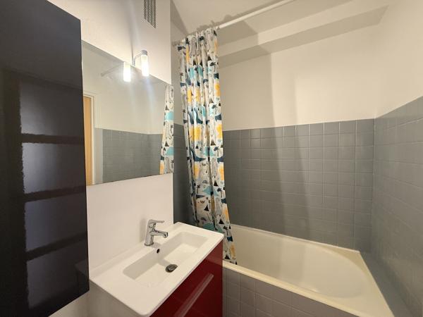 Appartement quartier proche Coubertin - Salins avec balcons