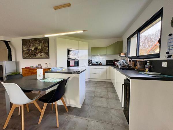 Superbe maison contemporaine d'environ 114 m² avec 3 chambres dont une suite parentale sur 1 000 m² de terrain