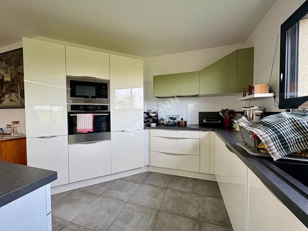 Superbe maison contemporaine d'environ 114 m² avec 3 chambres dont une suite parentale sur 1 000 m² de terrain