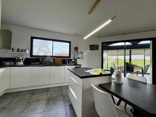 Superbe maison contemporaine d'environ 114 m² avec 3 chambres dont une suite parentale sur 1 000 m² de terrain