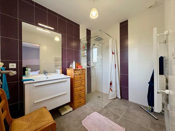 Superbe maison contemporaine d'environ 114 m² avec 3 chambres dont une suite parentale sur 1 000 m² de terrain