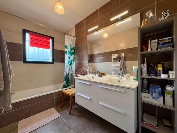 Superbe maison contemporaine d'environ 114 m² avec 3 chambres dont une suite parentale sur 1 000 m² de terrain