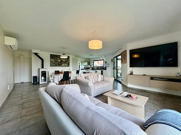 Superbe maison contemporaine d'environ 114 m² avec 3 chambres dont une suite parentale sur 1 000 m² de terrain