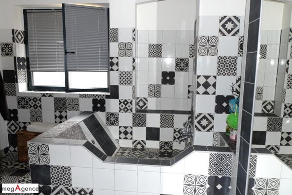 Maison à SAINT-GERMAIN-LES-VERGNES, 19330 - 6 pièces 190m²