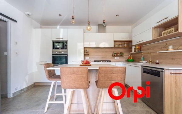 Maison à vendre    9 pièces • 297 m2 Saint-Genis-Laval